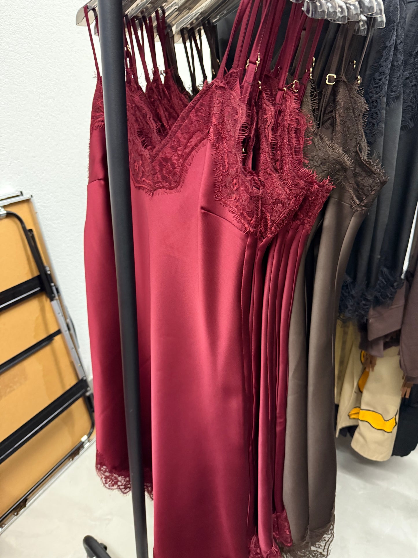 Kleid Satindress kurz asymetrisch