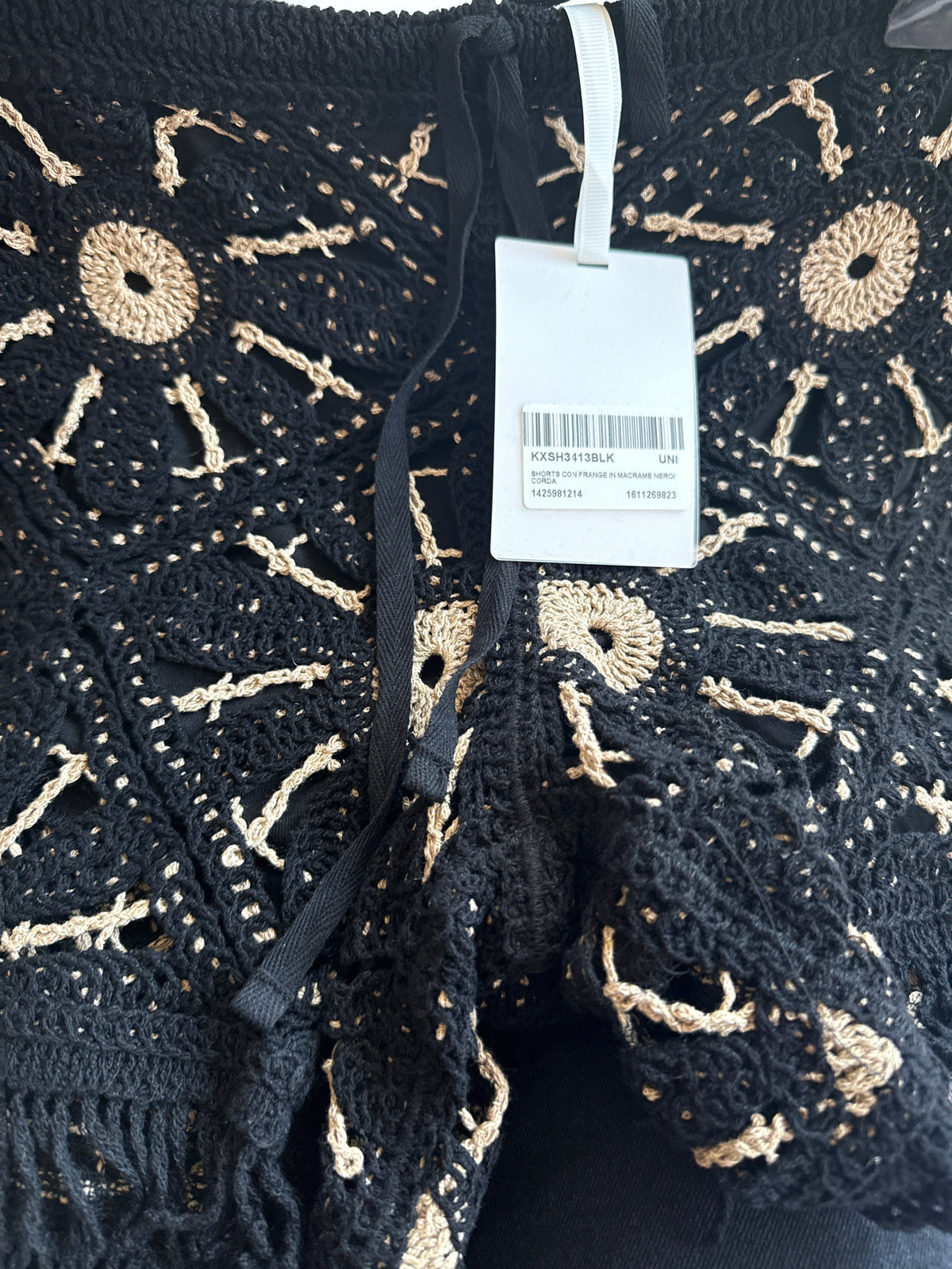 Shorts con frange in macrame