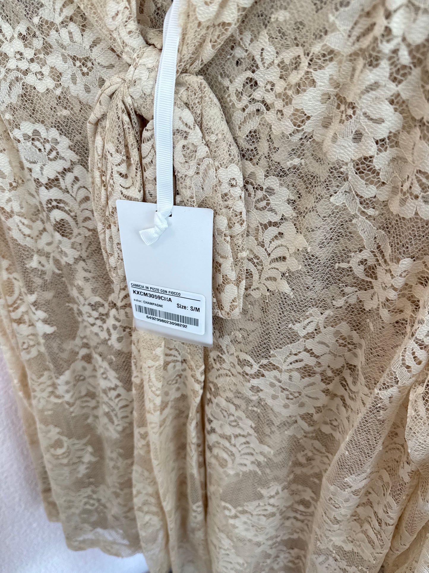 Camicia in pizzo con fiocco