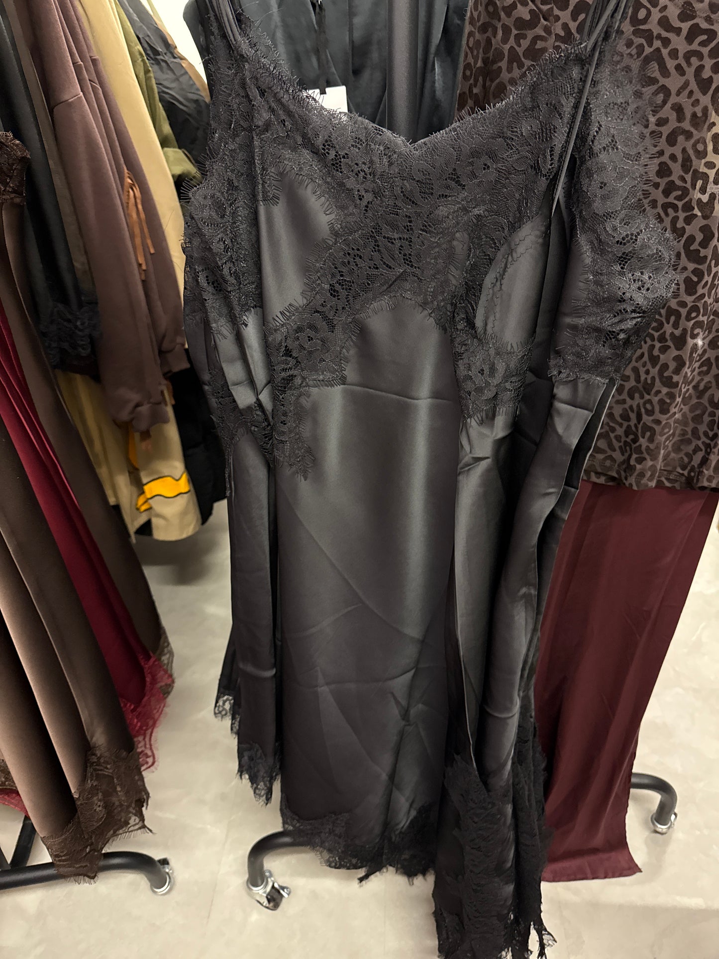 Satinkleid Kleid schwarz diagonal